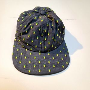 Snapback hat • Embroidered pineapple • Coal